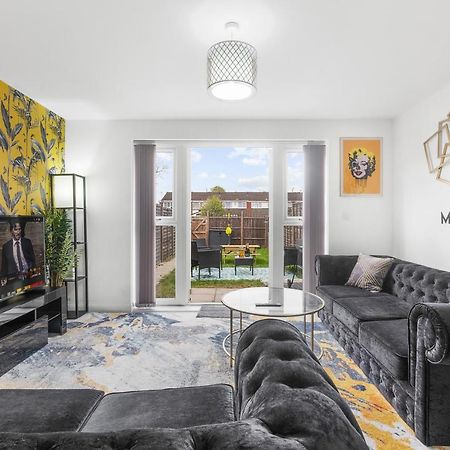 Luxury 2 Bed House City Centre ✘ Bbq & Garden ☆ Family Friendly→ Swingball & Outdoor Furniture - Free Parking → With 50 Inch Smart Tv, Free Netflix & Wifi ✘ Comfy Seating Area - By Maevela Birmingham Dış mekan fotoğraf