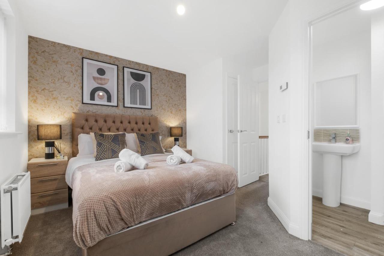 Luxury 2 Bed House City Centre ✘ Bbq & Garden ☆ Family Friendly→ Swingball & Outdoor Furniture - Free Parking → With 50 Inch Smart Tv, Free Netflix & Wifi ✘ Comfy Seating Area - By Maevela Birmingham Dış mekan fotoğraf