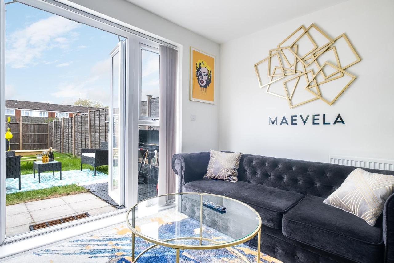 Luxury 2 Bed House City Centre ✘ Bbq & Garden ☆ Family Friendly→ Swingball & Outdoor Furniture - Free Parking → With 50 Inch Smart Tv, Free Netflix & Wifi ✘ Comfy Seating Area - By Maevela Birmingham Dış mekan fotoğraf