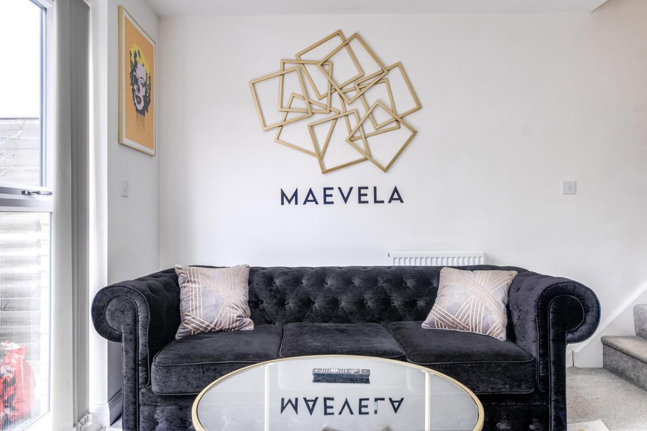 Luxury 2 Bed House City Centre ✘ Bbq & Garden ☆ Family Friendly→ Swingball & Outdoor Furniture - Free Parking → With 50 Inch Smart Tv, Free Netflix & Wifi ✘ Comfy Seating Area - By Maevela Birmingham Dış mekan fotoğraf